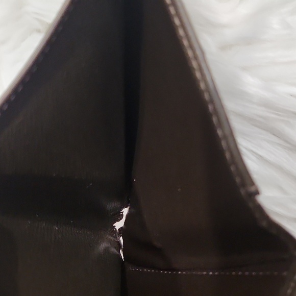 Louis Vuitton Men's Taiga Leather  BifoldWallet Pre Owned - Picture 7 of 8